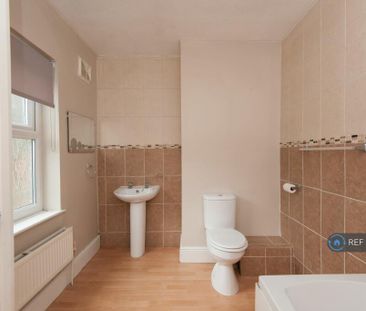 2 bedroom semi-detached house to rent - Photo 4