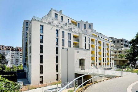 Charmante 3-Zimmer-Wohnung mit großzügiger Loggia in ruhiger Lage | NAHE U3 - Photo 2