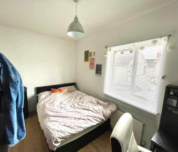 3 bedroom flat to rent - Photo 5