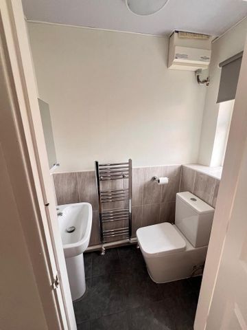 2 bedroom flat to rent - Photo 2