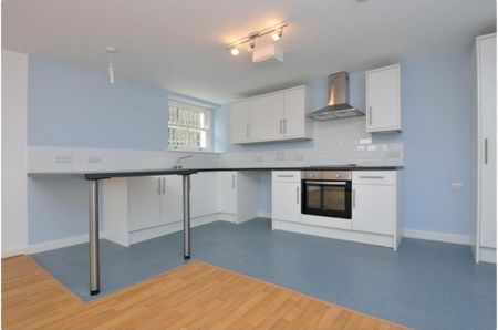 2 bedroom ground floor flat to rent - Photo 2