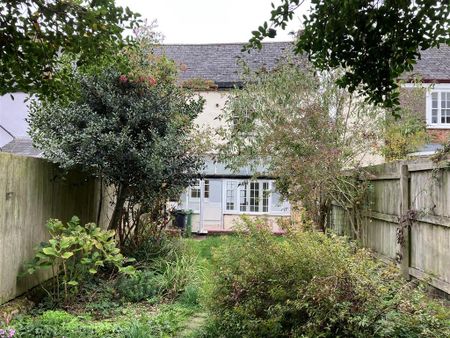 3 bedroom terraced house to rent - Photo 5