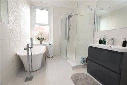 3 Bed Property To Rent - Photo 2