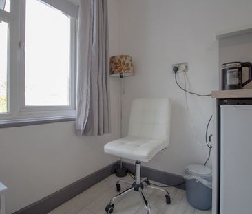 Studio Flat, Dollis Hill Lane, NW2 - Photo 6