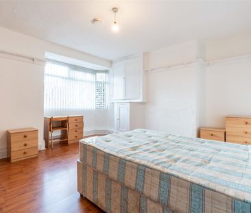 3 bed apartment to rent in Kenton Road, Newcastle Upon Tyne, NE3 - Photo 6