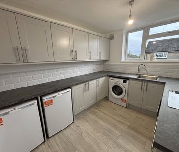 Willow Way, Farnham, Surrey, GU9 - Photo 2