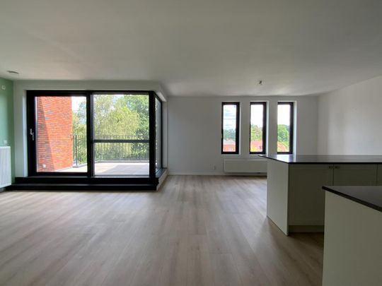 Hedendaags 2 slpk appartement met lift, terras en parking - Photo 1