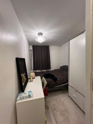 1 bedroom in a flat share to rent - Photo 1