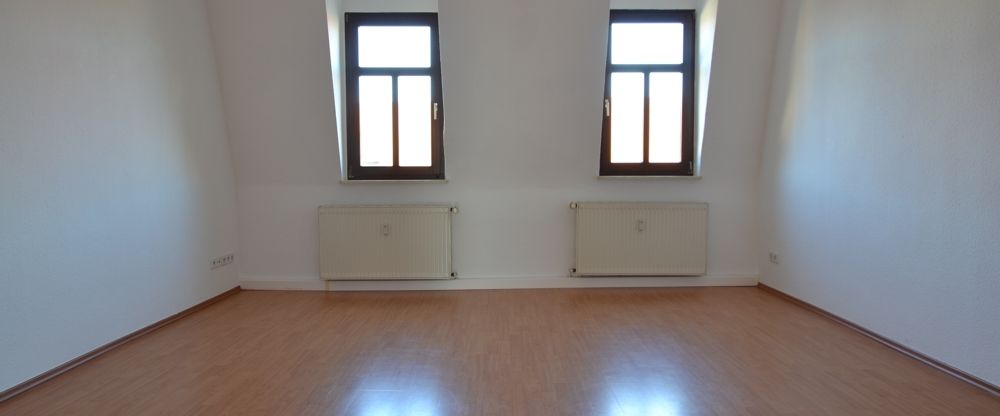 3-Raumwohnung mit Einbauküche , Wannenbad & Laminat - Photo 1