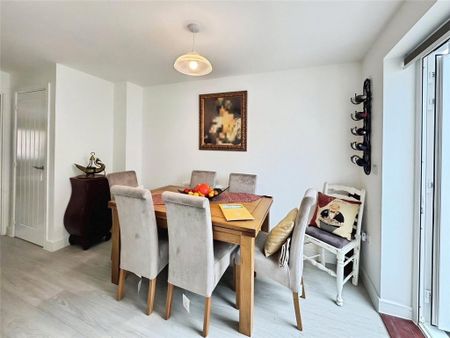 3 bedroom semi-detached house to rent - Photo 4