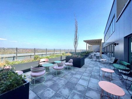 **RENT INCENTIVE 2 weeks rent free for September move ins** Rent at Thames Quarter; this sixth floor, 3 bedroom 2 bathroom apartment with superb on site residents facilities. - Photo 4