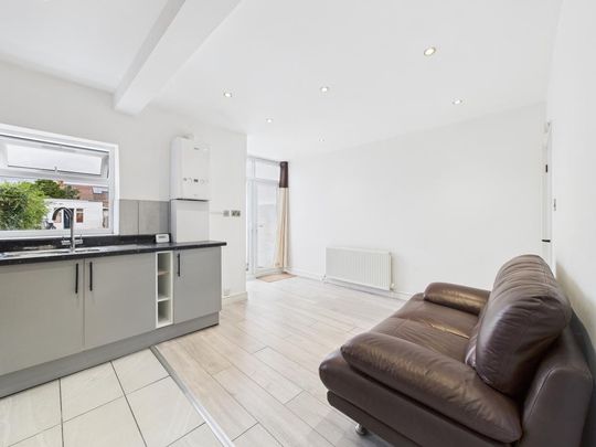 3 bedroom terraced house to rent - Photo 1