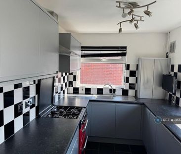 2 bedroom flat to rent - Photo 6