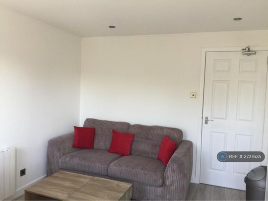 3 bedroom flat to rent - Photo 1