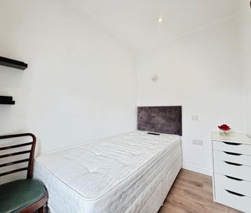 3 bedroom end of terrace house to rent - Photo 5
