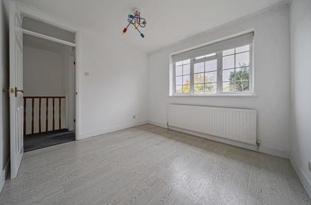 , Guildford - 3 bedrooms Property for lettings - Seymours - Photo 2