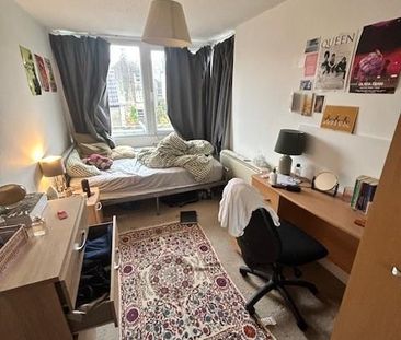 4 bedroom flat to rent - Photo 3