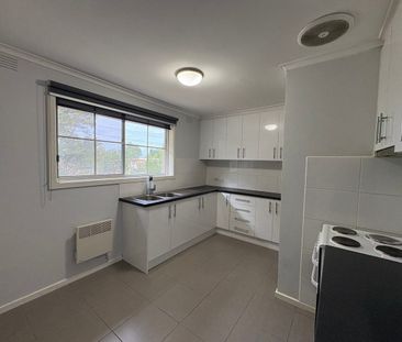 SPACIOUS 2 BEDROOM FRONT FACING UNIT! - Photo 4