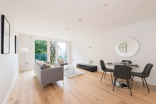 2 Bed Flat, Lambeth High Street, SE1 - Photo 1