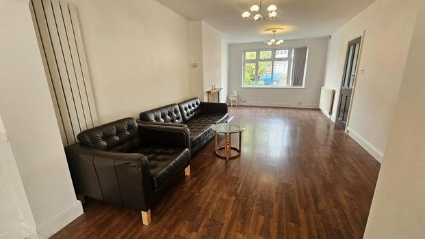 4 bedroom semi-detached house to rent - Photo 1