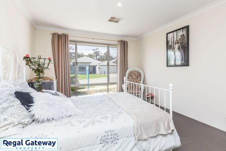 18 Astounding Way, AUBIN GROVE WA 6164 - Photo 5