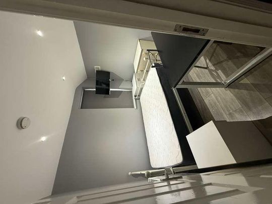 Albert Grove // Bed // Bath, NG7 - Photo 1