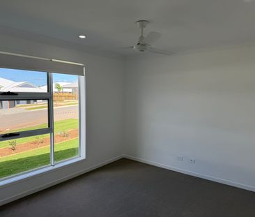 Spacious 4-Bedroom, 2-Bathroom House - Photo 2