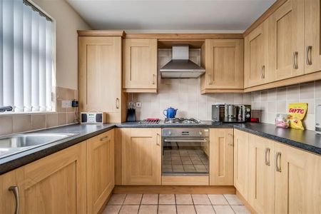 Apartment 2 Glendale Court 182 Saintfield Road, Belfast, BT8 6HN - Photo 4