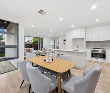Modern Duplex With Leafy Golf Course Views - Photo 5