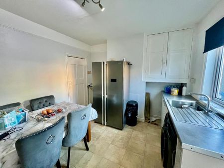 2 bedroom end of terrace house to rent - Photo 4