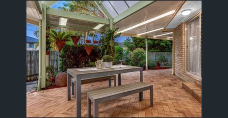 GREAT FAMILY HOME LOCATED JUST A HEART BEAT FROM EVERYTHING - Photo 3