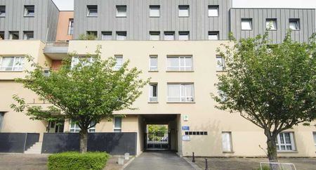 À CHARLEVILLE MEZIERES - Photo 2