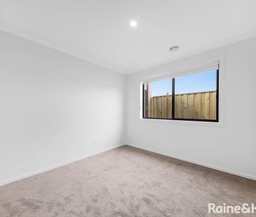 27 Flag Boulevard, Tarneit, VIC 3029 - Photo 5