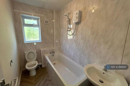2 bedroom semi-detached house to rent - Photo 4