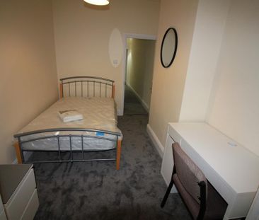 4 bedroom terraced house to rent - Photo 4