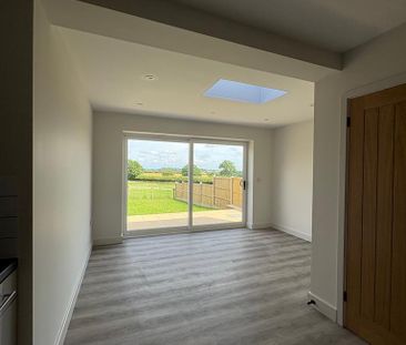 3 bedroom end of terrace house to rent - Photo 2