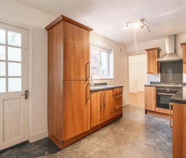 3 bedroom flat to rent - Photo 4