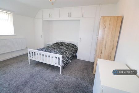 1 bedroom in a house share to rent - Photo 5