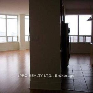 Burnhamthorpe / Duke of York Luxury 2Bdrm +Den Corner Unit Lrg Kitche - Photo 4