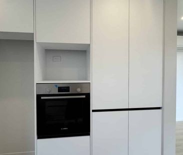 Comfort & Convenience in a Prime Location - Photo 3