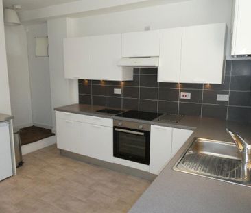 3 bedroom terraced house to rent - Photo 5