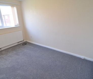 3 bed Town House - To Let - Photo 2