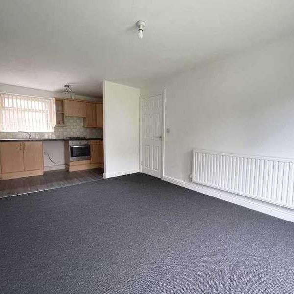 Priory Grove, Chadderton, OL9 - Photo 1