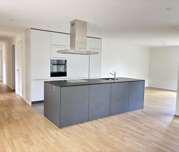 Grosszügige, helle Wohnung mit Balkon und 2 Nasszellen - Foto 2