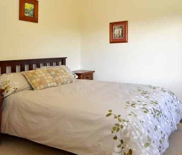 3 Bedroom in Milford with double lock up garaging - Photo 2