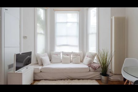 Studio Flat, Aldridge Road Villas, W11 - Photo 2