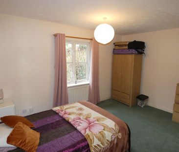 2 bed Bungalow - To Let - Photo 4