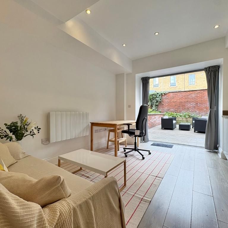 Studio to rent - Photo 1