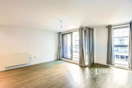 2 bedroom flat to rent - Photo 2