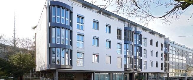 Modern living near the train station - Photo 1